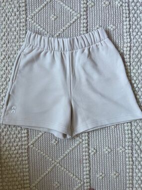 Brand new! On Cloud OC Women’s Club Shorts Color Cream Size Small